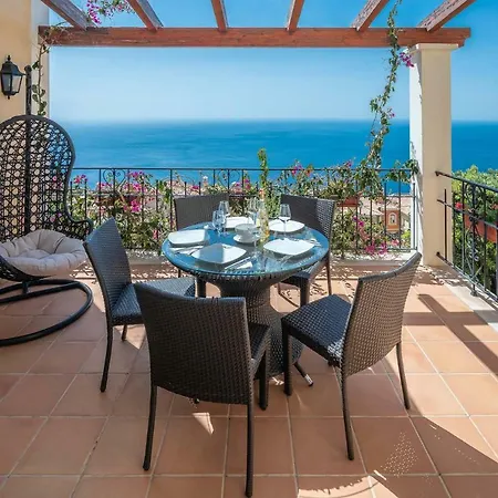 Aldeamento Turístico Balancal And Palheiro Village By Madeira Funchal (Madeira)